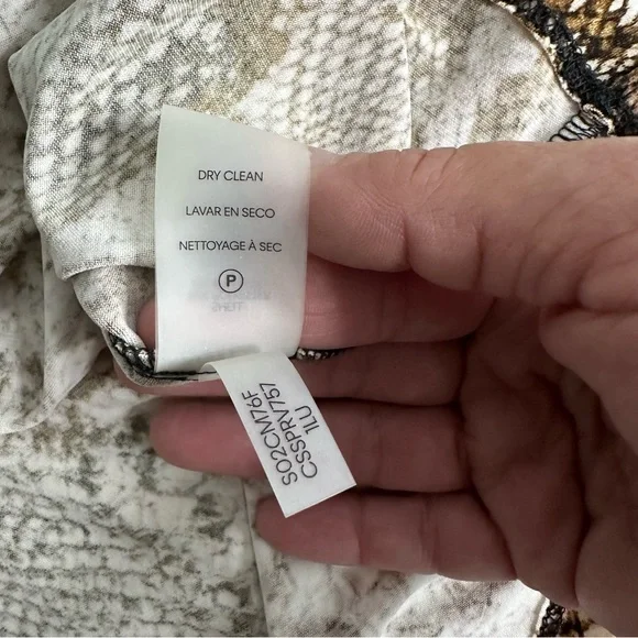 *CALVIN KLEIN* Pleated Sleeveless Blouse - Picture 10 of 11